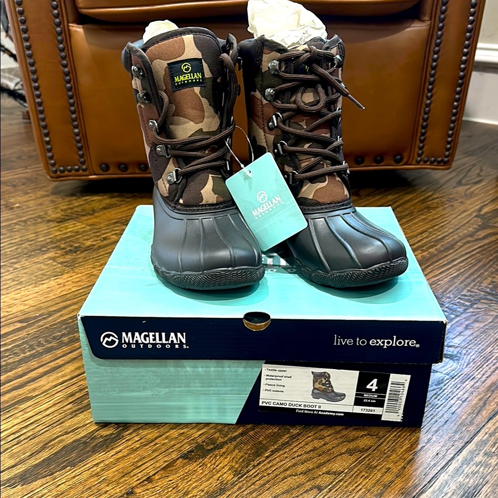 NWT Magellan Camo Boot